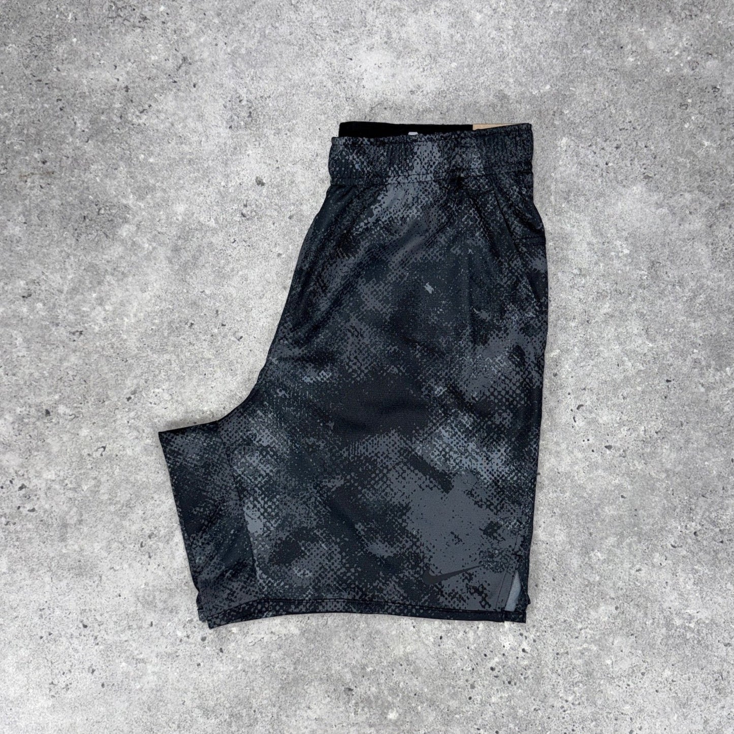 Nike unlimited 18cm shorts 'black camo'