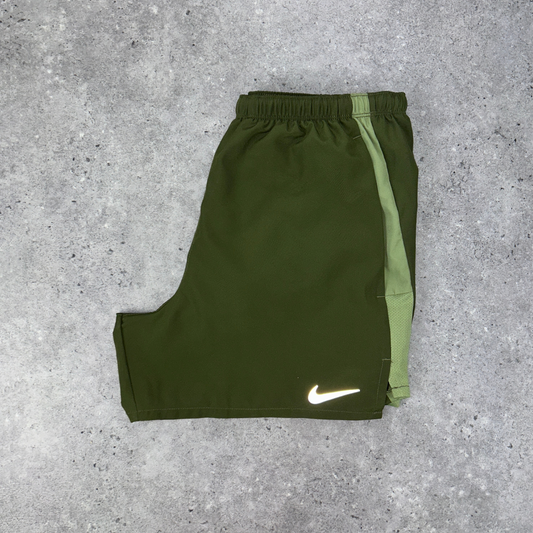Nike challenger 13cm shorts 'rough green/khaki'