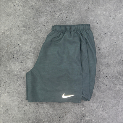 Nike challenger 13cm shorts 'grey'