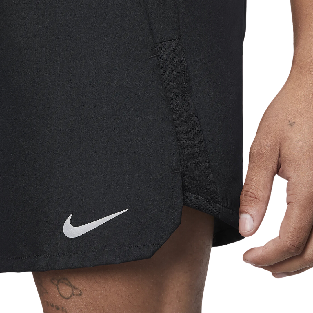 Nike challenger 13cm shorts 'black'