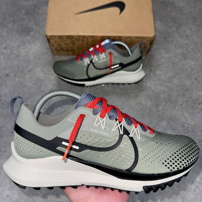 Nike 1/4 zip short trainer set 'olive aura/dark stucco'