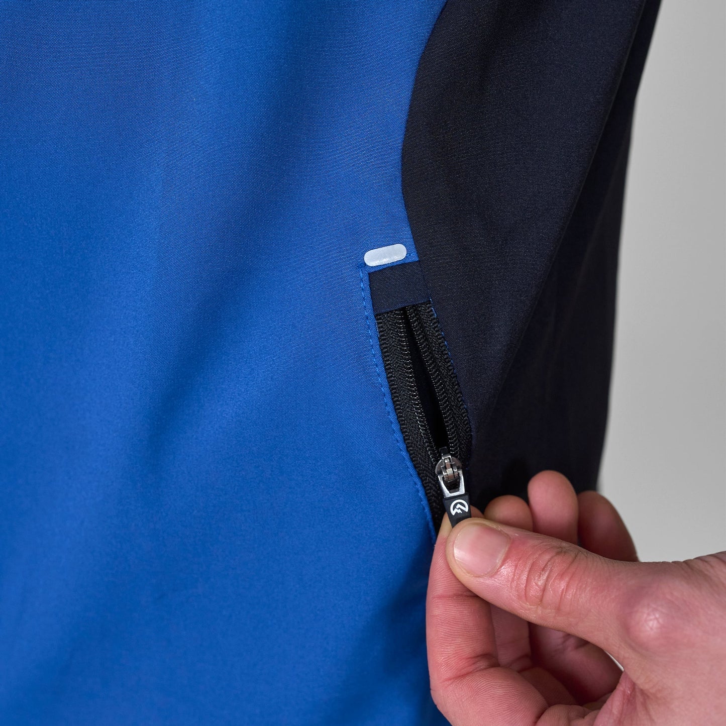 Flux Gradient Jacket 'Black/Cobalt'