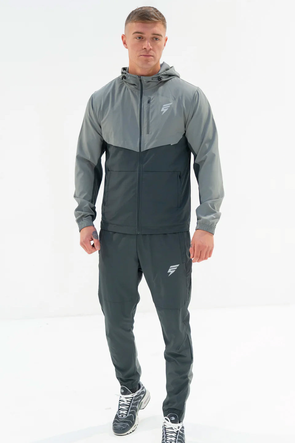 Elude track jacket 'coal/light grey'