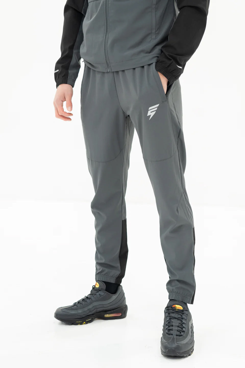 Elude track pants 'coal/black'