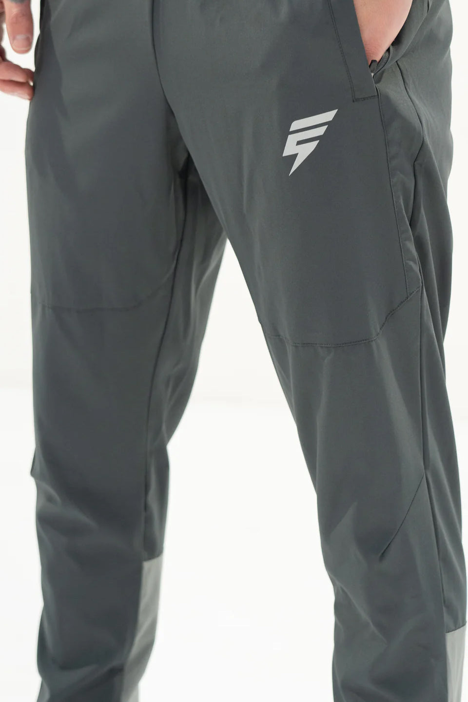 Elude track pants 'coal/light grey'